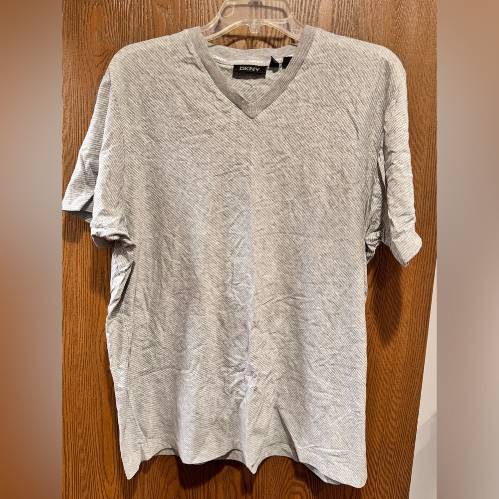 DKNY men’s Vneck Striped Tshirt Size L